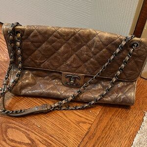 Chanel shoulder bag long strap or can wear it short chain strap